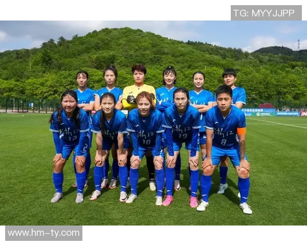 足球明星精彩瞬间吊球技艺展示让你领略足球魅力与风采